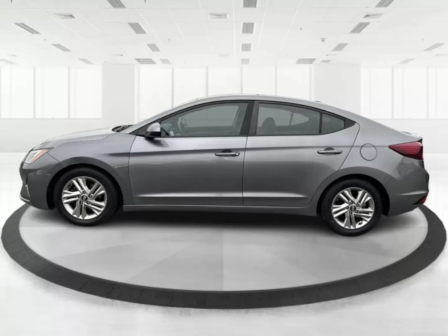 2019 Hyundai Elantra SEL (5NPD84LF5KH) with an Nu 2L I-4 DOHC engine, located at 1951 S Dayton Lakeview Rd., New Carlisle, OH, 45344, (937) 908-9800, 39.890999, -84.050255 - **Discover Your Next Adventure with the 2019 Hyundai Elantra SEL! Perfect for Everyday Life and Weekend Getaways!**<br /> <br /> Are you searching for a reliable vehicle that seamlessly fits into your everyday routine while also being ready for weekend adventures? Look no further than the stunning 2 - Photo#5