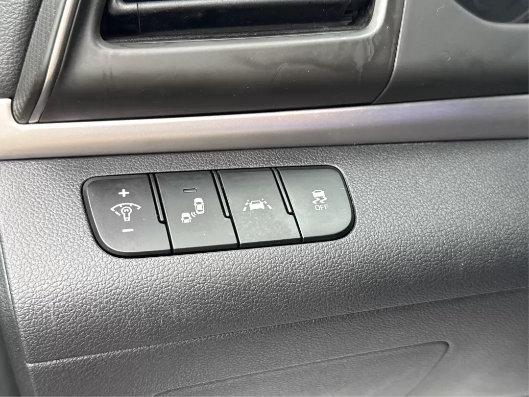 2019 Hyundai Elantra SEL (5NPD84LF5KH) with an Nu 2L I-4 DOHC engine, located at 1951 S Dayton Lakeview Rd., New Carlisle, OH, 45344, (937) 908-9800, 39.890999, -84.050255 - Photo#17