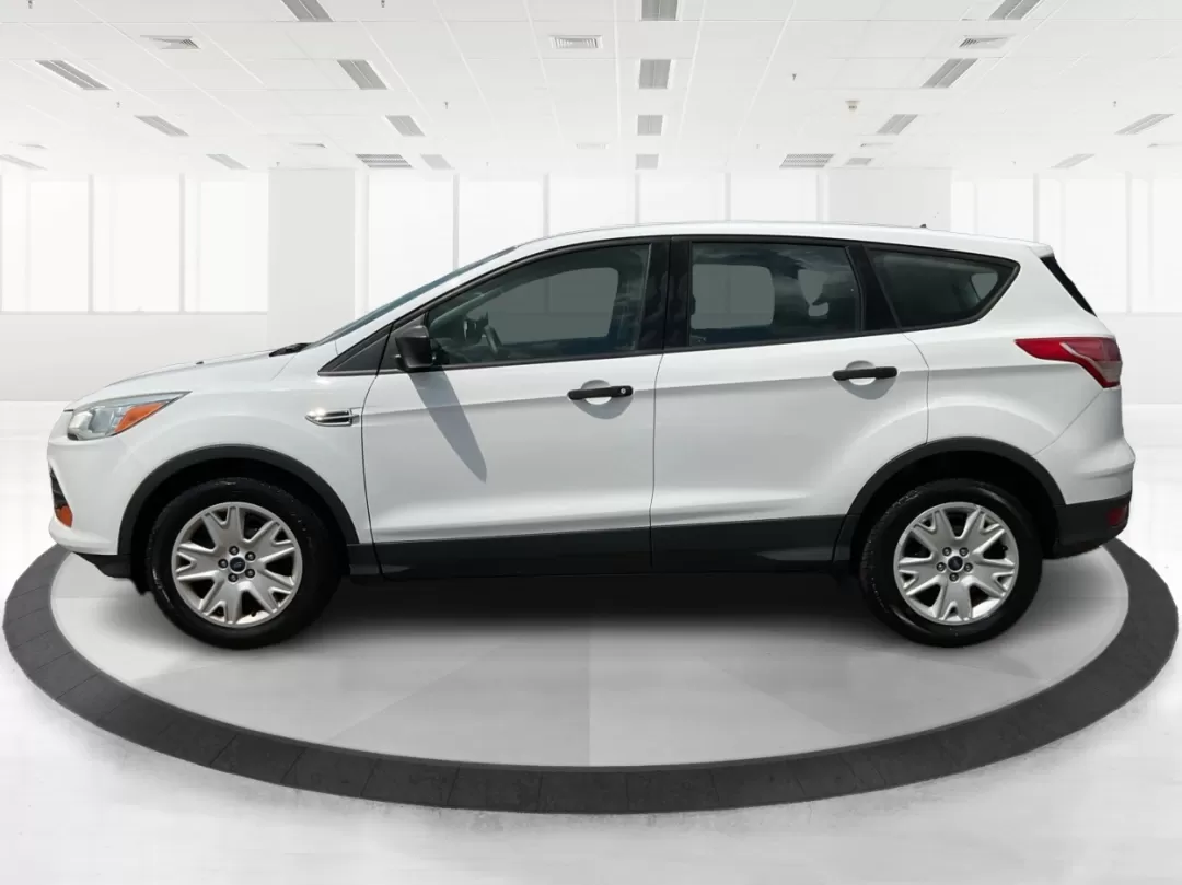 2015 Ford Escape S (1FMCU0F71FU) with an Duratec 2.5L I-4 DOHC engine, located at 1184 Kauffman Ave, Fairborn, OH, 45324, (937) 908-9800, 39.807072, -84.030914 - Photo#5