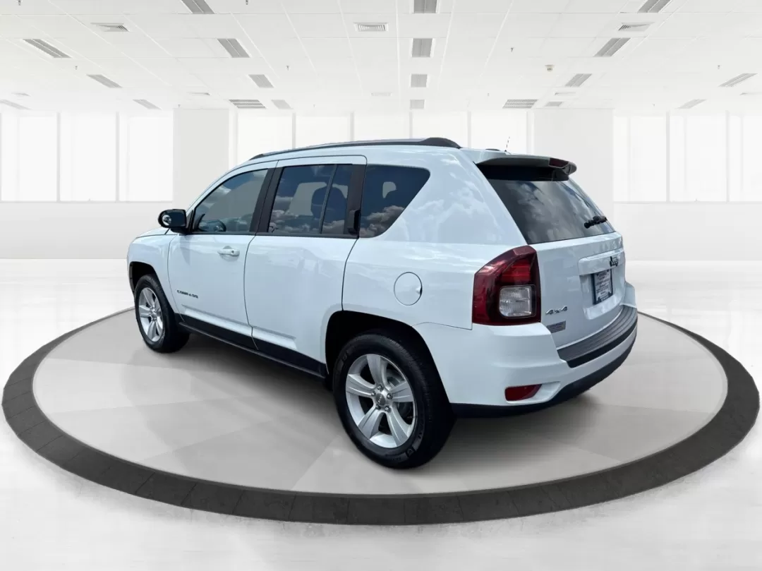 2014 Jeep Compass Sport (1C4NJDBB4ED) with an 2.4L I-4 DOHC engine, located at 1230 East Main St, Xenia, OH, 45385, (937) 908-9800, 39.688026, -83.910172 - Photo#4