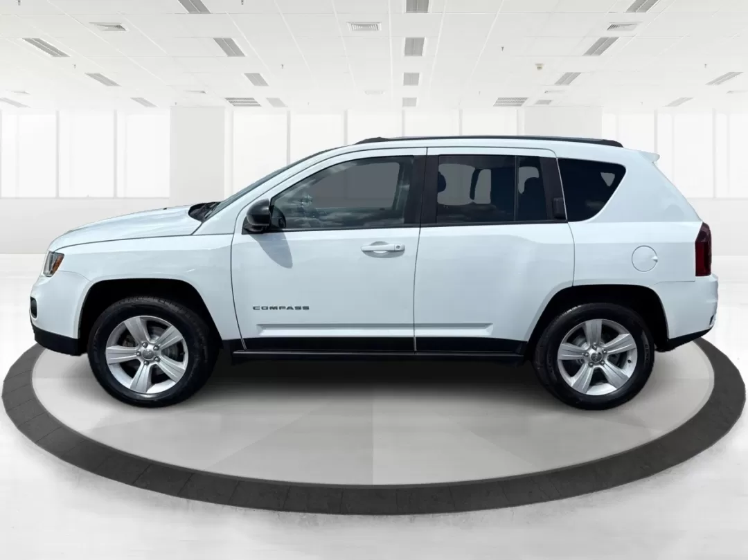 2014 Jeep Compass Sport (1C4NJDBB4ED) with an 2.4L I-4 DOHC engine, located at 1230 East Main St, Xenia, OH, 45385, (937) 908-9800, 39.688026, -83.910172 - Photo#5