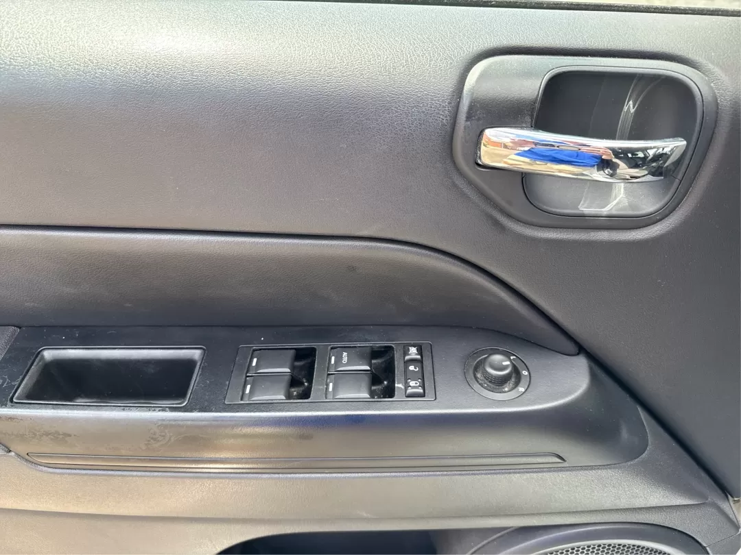 2014 Jeep Compass Sport (1C4NJDBB4ED) with an 2.4L I-4 DOHC engine, located at 1230 East Main St, Xenia, OH, 45385, (937) 908-9800, 39.688026, -83.910172 - Photo#19