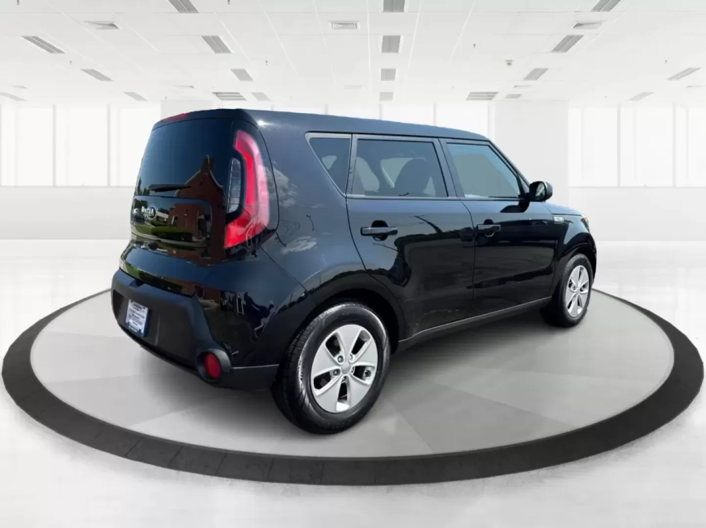 2015 Kia Soul Base (KNDJN2A26F7) with an 1.6L L4 DOHC 16V engine, located at 1184 Kauffman Ave, Fairborn, OH, 45324, (937) 908-9800, 39.807072, -84.030914 - Photo#2