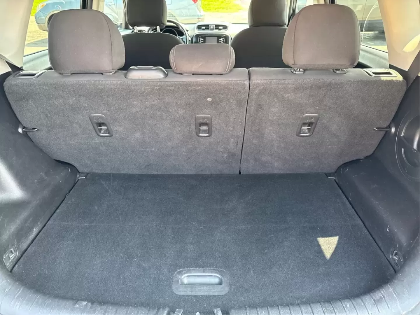 2015 Kia Soul Base (KNDJN2A26F7) with an 1.6L L4 DOHC 16V engine, located at 1184 Kauffman Ave, Fairborn, OH, 45324, (937) 908-9800, 39.807072, -84.030914 - Photo#11