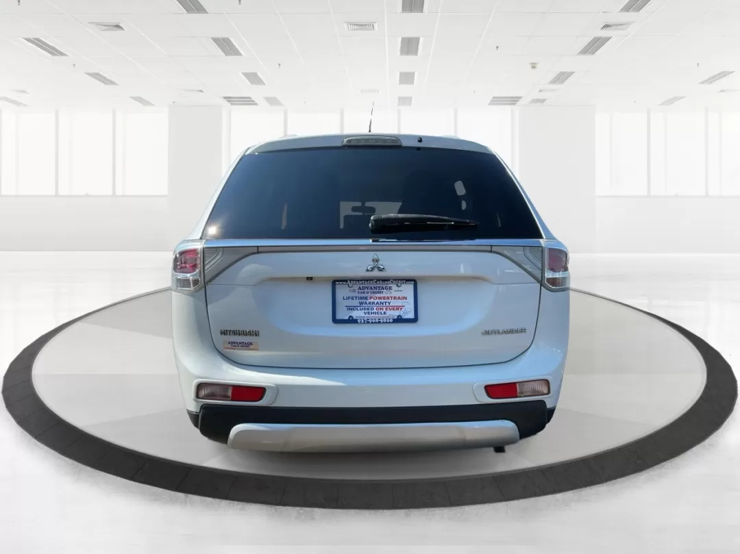 2015 Mitsubishi Outlander SE (JA4AZ3A30FZ) with an 2.4L I-4 variable valve control engine, located at 4508 South Dixie Dr, Moraine, OH, 45439, (937) 908-9800, 39.689976, -84.218452 - 2015 Mitsubishi Outlander SE - Photo#3