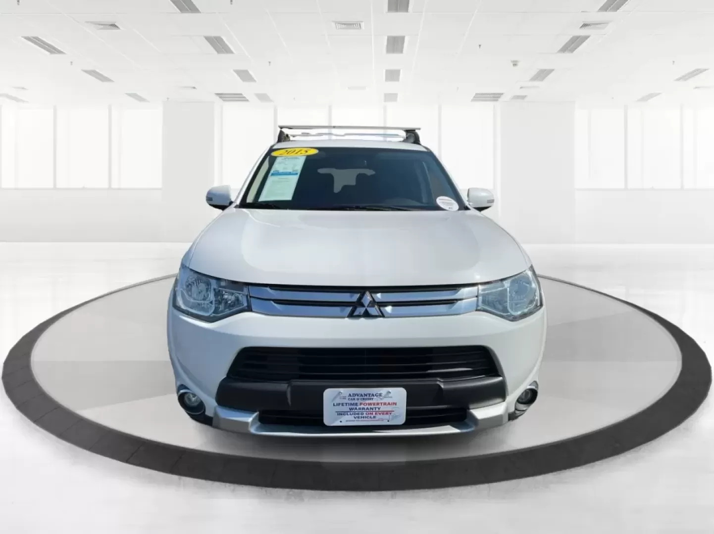 2015 Mitsubishi Outlander SE (JA4AZ3A30FZ) with an 2.4L I-4 variable valve control engine, located at 4508 South Dixie Dr, Moraine, OH, 45439, (937) 908-9800, 39.689976, -84.218452 - Are you ready to elevate your family's adventures or tackle your daily commute with confidence? Look no further than this stunning 2015 Mitsubishi Outlander SE, available now at Advantage Car and Credit in Moraine, OH. With its spacious interior, advanced technology, and rugged versatility, this SUV - Photo#7