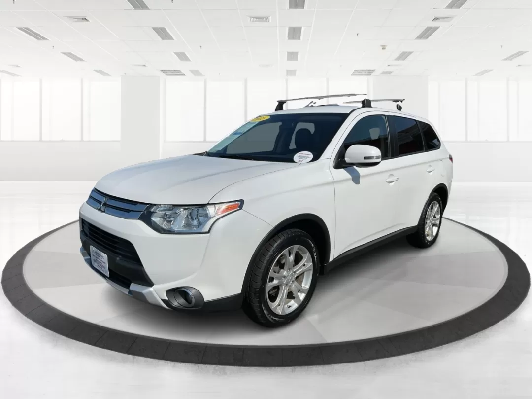 2015 Mitsubishi Outlander SE (JA4AZ3A30FZ) with an 2.4L I-4 variable valve control engine, located at 4508 South Dixie Dr, Moraine, OH, 45439, (937) 908-9800, 39.689976, -84.218452 - 2015 Mitsubishi Outlander SE - Photo#8