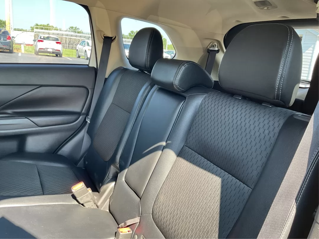 2015 Mitsubishi Outlander SE (JA4AZ3A30FZ) with an 2.4L I-4 variable valve control engine, located at 4508 South Dixie Dr, Moraine, OH, 45439, (937) 908-9800, 39.689976, -84.218452 - 2015 Mitsubishi Outlander SE - Photo#10