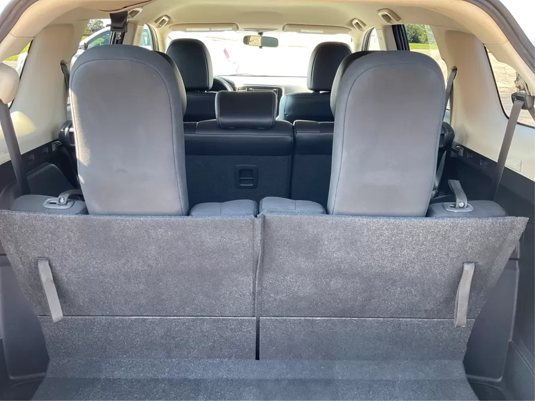 2015 Mitsubishi Outlander SE (JA4AZ3A30FZ) with an 2.4L I-4 variable valve control engine, located at 4508 South Dixie Dr, Moraine, OH, 45439, (937) 908-9800, 39.689976, -84.218452 - 2015 Mitsubishi Outlander SE - Photo#12