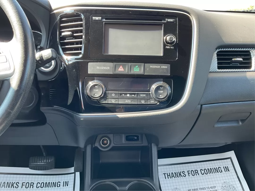 2015 Mitsubishi Outlander SE (JA4AZ3A30FZ) with an 2.4L I-4 variable valve control engine, located at 4508 South Dixie Dr, Moraine, OH, 45439, (937) 908-9800, 39.689976, -84.218452 - 2015 Mitsubishi Outlander SE - Photo#13