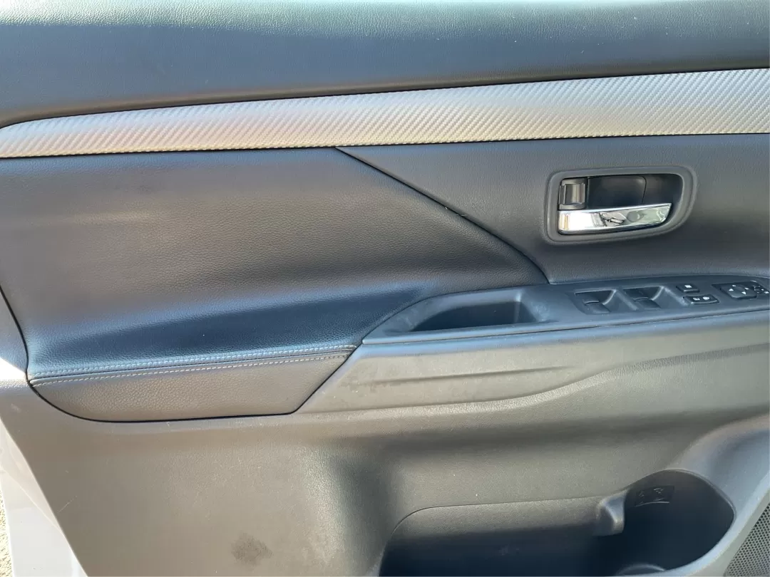 2015 Mitsubishi Outlander SE (JA4AZ3A30FZ) with an 2.4L I-4 variable valve control engine, located at 4508 South Dixie Dr, Moraine, OH, 45439, (937) 908-9800, 39.689976, -84.218452 - 2015 Mitsubishi Outlander SE - Photo#17