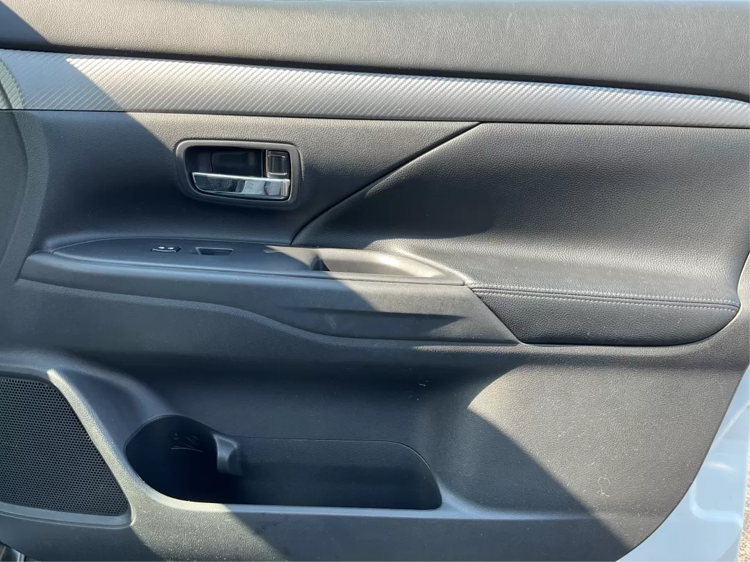 2015 Mitsubishi Outlander SE (JA4AZ3A30FZ) with an 2.4L I-4 variable valve control engine, located at 4508 South Dixie Dr, Moraine, OH, 45439, (937) 908-9800, 39.689976, -84.218452 - 2015 Mitsubishi Outlander SE - Photo#18