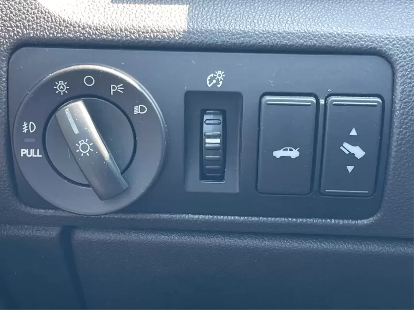 2007 Mercury Montego Premier (1MEHM42167G) with an Duratec 3L V-6 DOHC engine, located at 1230 East Main St, Xenia, OH, 45385, (937) 908-9800, 39.688026, -83.910172 - Photo#16