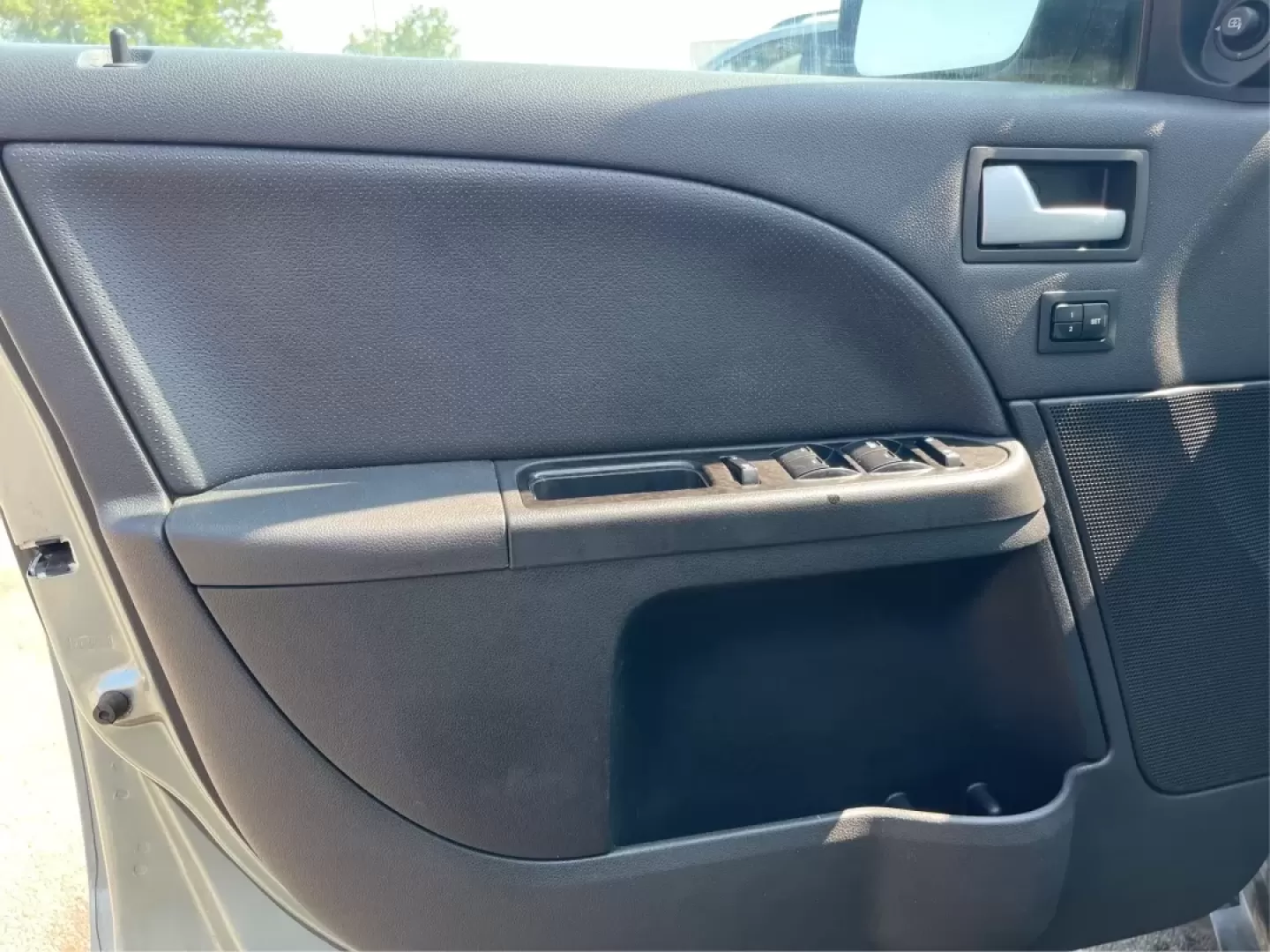2007 Mercury Montego Premier (1MEHM42167G) with an Duratec 3L V-6 DOHC engine, located at 1230 East Main St, Xenia, OH, 45385, (937) 908-9800, 39.688026, -83.910172 - Photo#18