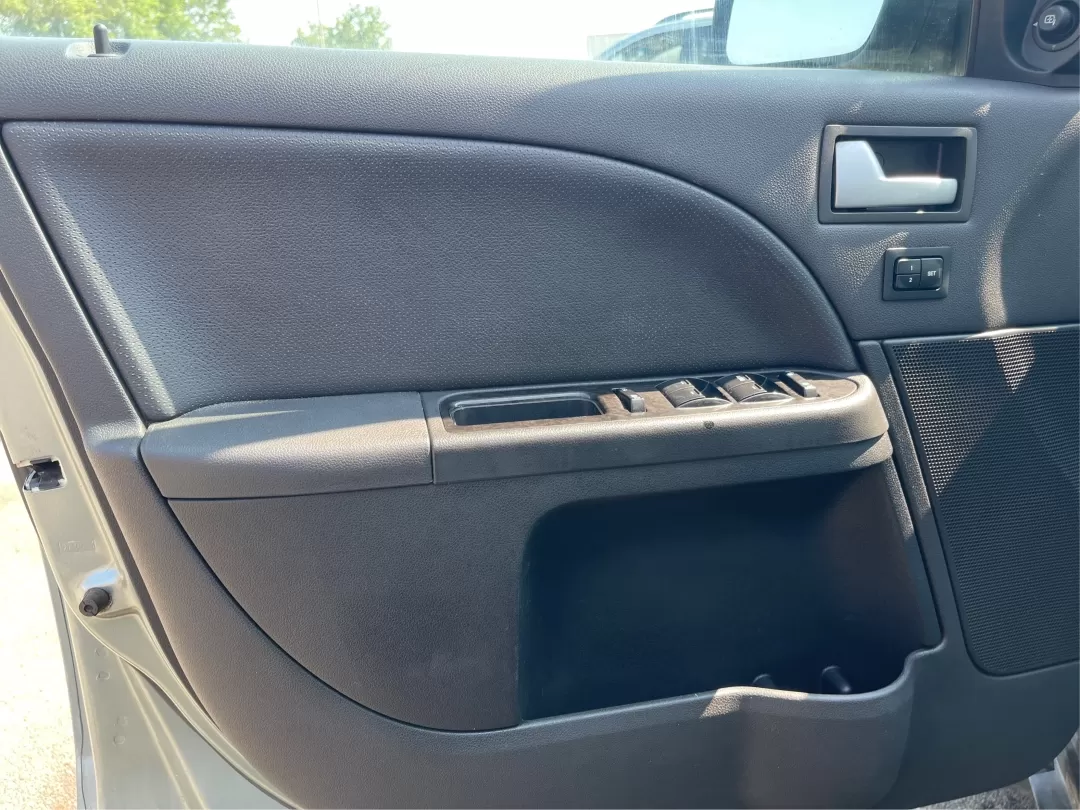 2007 Mercury Montego Premier (1MEHM42167G) with an Duratec 3L V-6 DOHC engine, located at 1230 East Main St, Xenia, OH, 45385, (937) 908-9800, 39.688026, -83.910172 - Photo#18