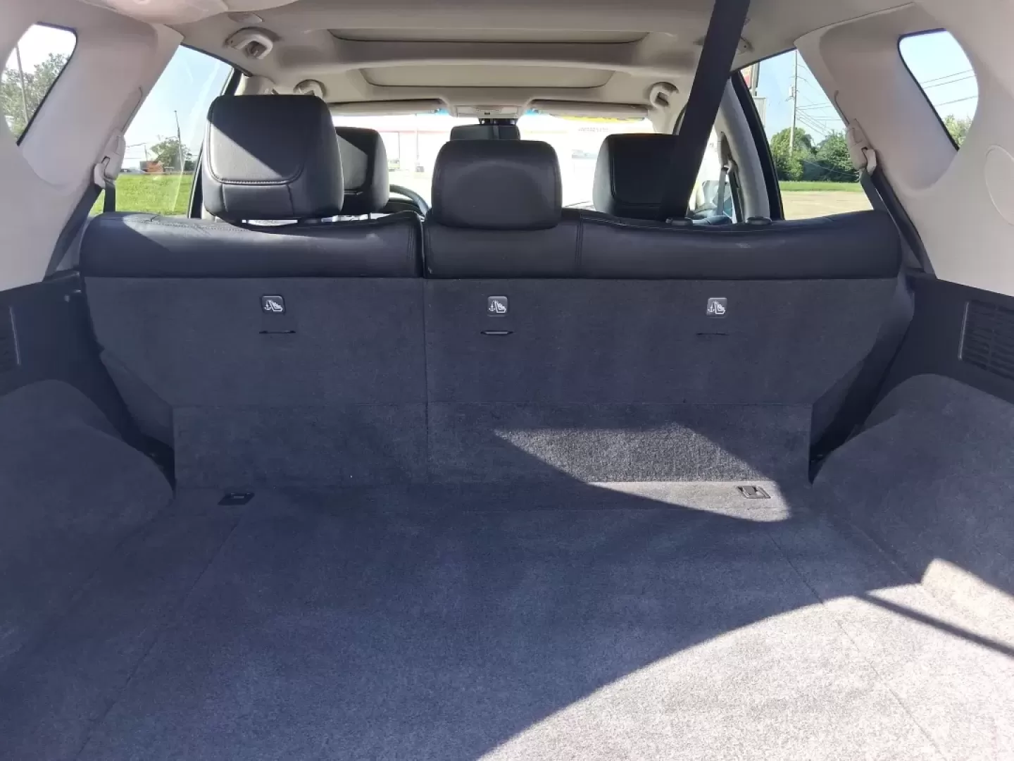 2013 Nissan Murano LE (JN8AZ1MW9DW) with an 3.5L V-6 DOHC engine, located at 8750 N County Rd 25A, Piqua, OH, 45356, (937) 908-9800, 40.164391, -84.232513 - **Experience Adventure with the 2013 Nissan Murano: Your Perfect Family Companion!**<br /> <br /> Are you ready to take your family on unforgettable road trips or enjoy weekend adventures with friends? The 2013 Nissan Murano LE is designed for those who seek both style and functionality. This mid-si - Photo#12