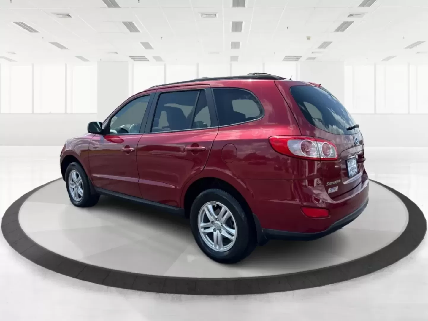 2012 Hyundai Santa Fe GLS (5XYZGDAB0CG) with an 2.4L I-4 DOHC engine, located at 4508 South Dixie Dr, Moraine, OH, 45439, (937) 908-9800, 39.689976, -84.218452 - Embark on your next adventure with the perfect blend of style, comfort, and reliability - the 2012 Hyundai Santa Fe GLS. This versatile SUV is ideal for families, commuters, and weekend warriors alike. Whether you're navigating the bustling streets of Moraine, OH, or exploring nearby attractions lik - Photo#4