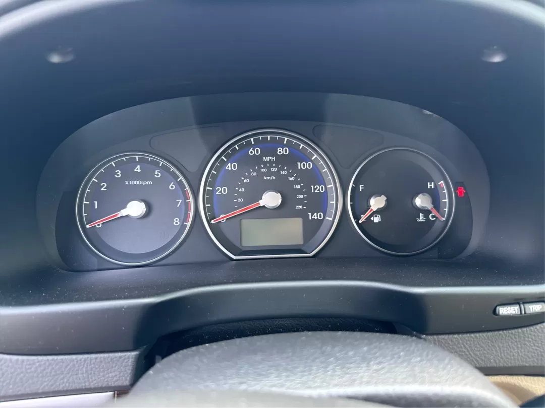 2012 Hyundai Santa Fe GLS (5XYZGDAB0CG) with an 2.4L I-4 DOHC engine, located at 4508 South Dixie Dr, Moraine, OH, 45439, (937) 908-9800, 39.689976, -84.218452 - 2012 Hyundai Santa Fe GLS - Photo#15