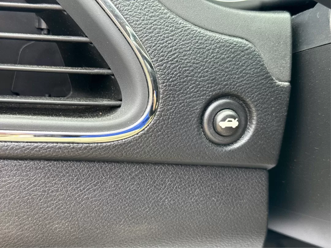 2011 Chrysler 200 Limited (1C3BC2FB0BN) with an Other engine, located at 1951 S Dayton Lakeview Rd., New Carlisle, OH, 45344, (937) 908-9800, 39.890999, -84.050255 - Photo#17