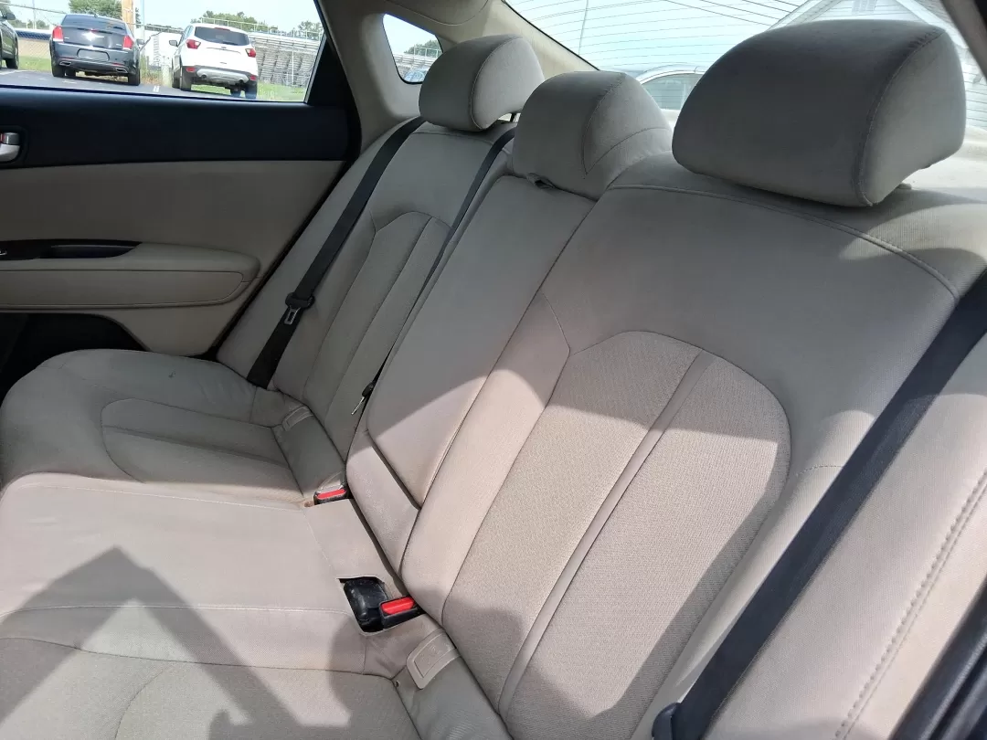 2016 Kia Optima LX (5XXGT4L36GG) with an Theta II 2.4L I-4 gasoline direct injection engine, located at 1951 S Dayton Lakeview Rd., New Carlisle, OH, 45344, (937) 908-9800, 39.890999, -84.050255 - Photo#10