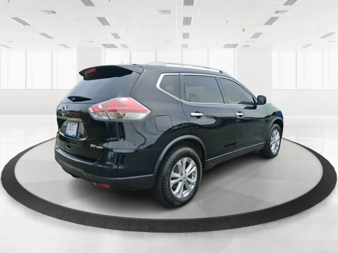 2015 Nissan Rogue SV (5N1AT2MV7FC) with an 2.5L I-4 DOHC engine, located at 1230 East Main St, Xenia, OH, 45385, (937) 908-9800, 39.688026, -83.910172 - Photo#2