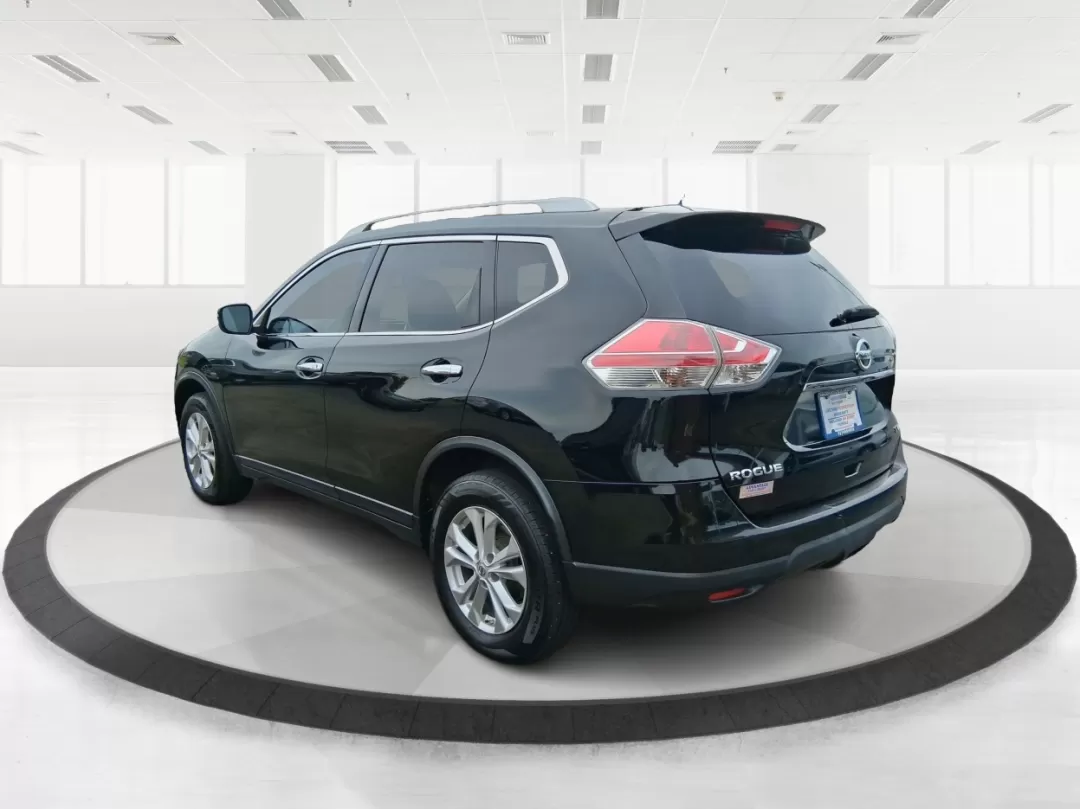 2015 Nissan Rogue SV (5N1AT2MV7FC) with an 2.5L I-4 DOHC engine, located at 1230 East Main St, Xenia, OH, 45385, (937) 908-9800, 39.688026, -83.910172 - Photo#4