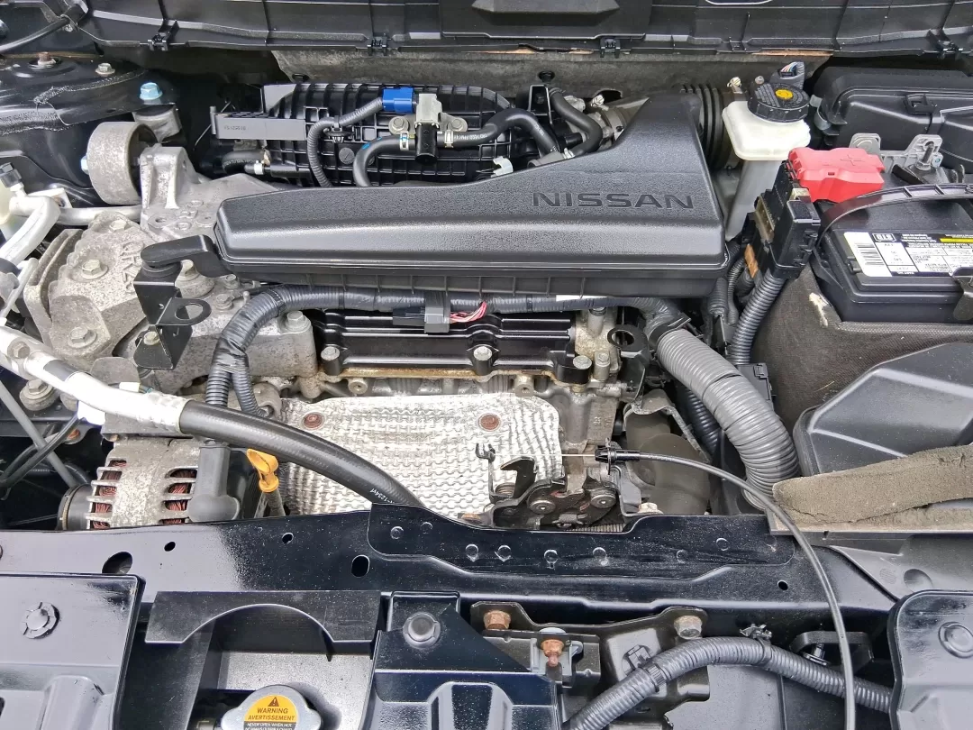2015 Nissan Rogue SV (5N1AT2MV7FC) with an 2.5L I-4 DOHC engine, located at 1230 East Main St, Xenia, OH, 45385, (937) 908-9800, 39.688026, -83.910172 - Photo#11