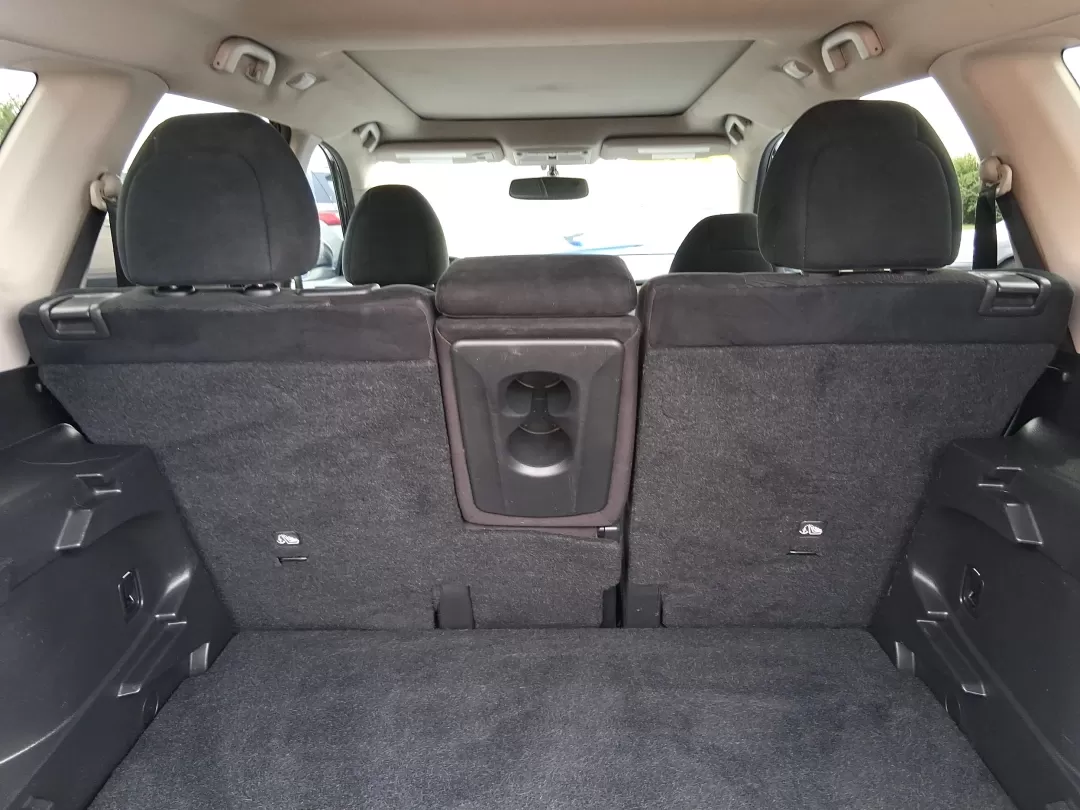 2015 Nissan Rogue SV (5N1AT2MV7FC) with an 2.5L I-4 DOHC engine, located at 1230 East Main St, Xenia, OH, 45385, (937) 908-9800, 39.688026, -83.910172 - Photo#12