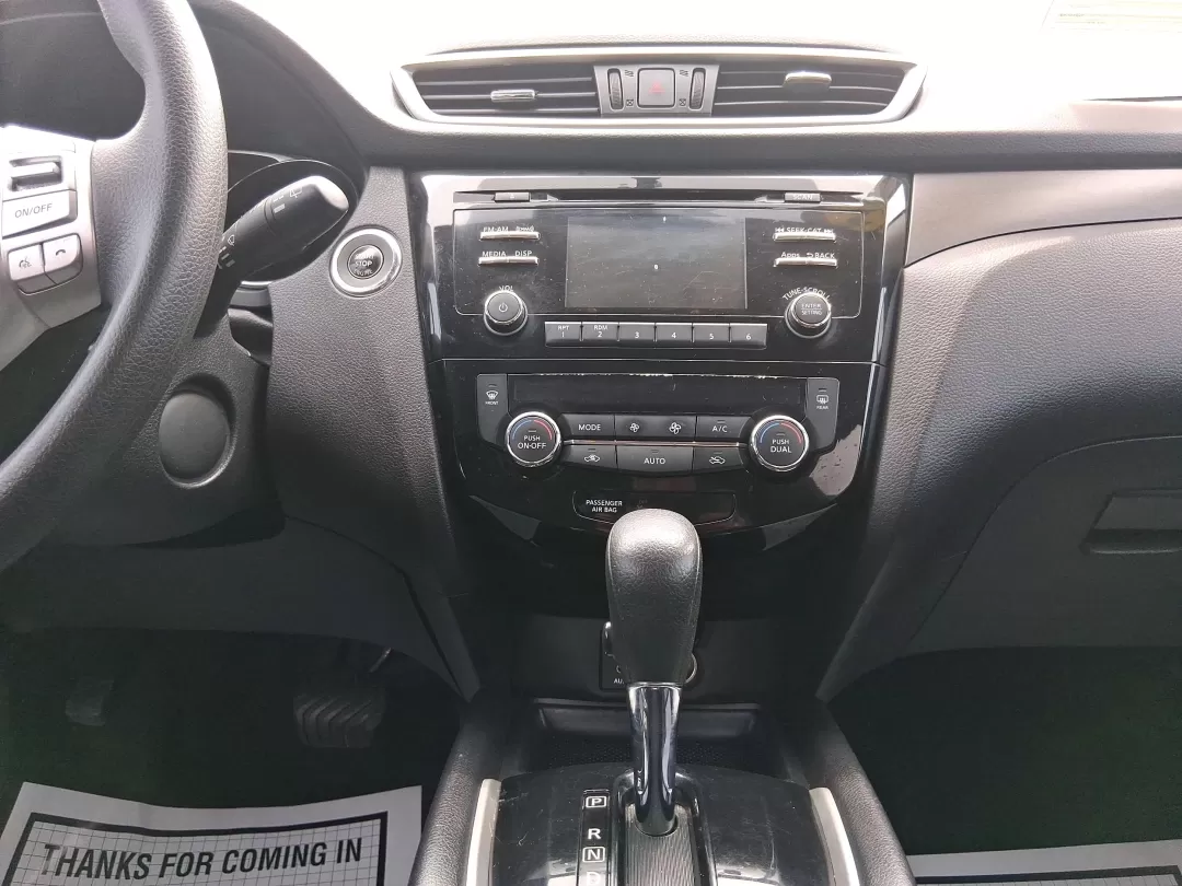 2015 Nissan Rogue SV (5N1AT2MV7FC) with an 2.5L I-4 DOHC engine, located at 1230 East Main St, Xenia, OH, 45385, (937) 908-9800, 39.688026, -83.910172 - Photo#13
