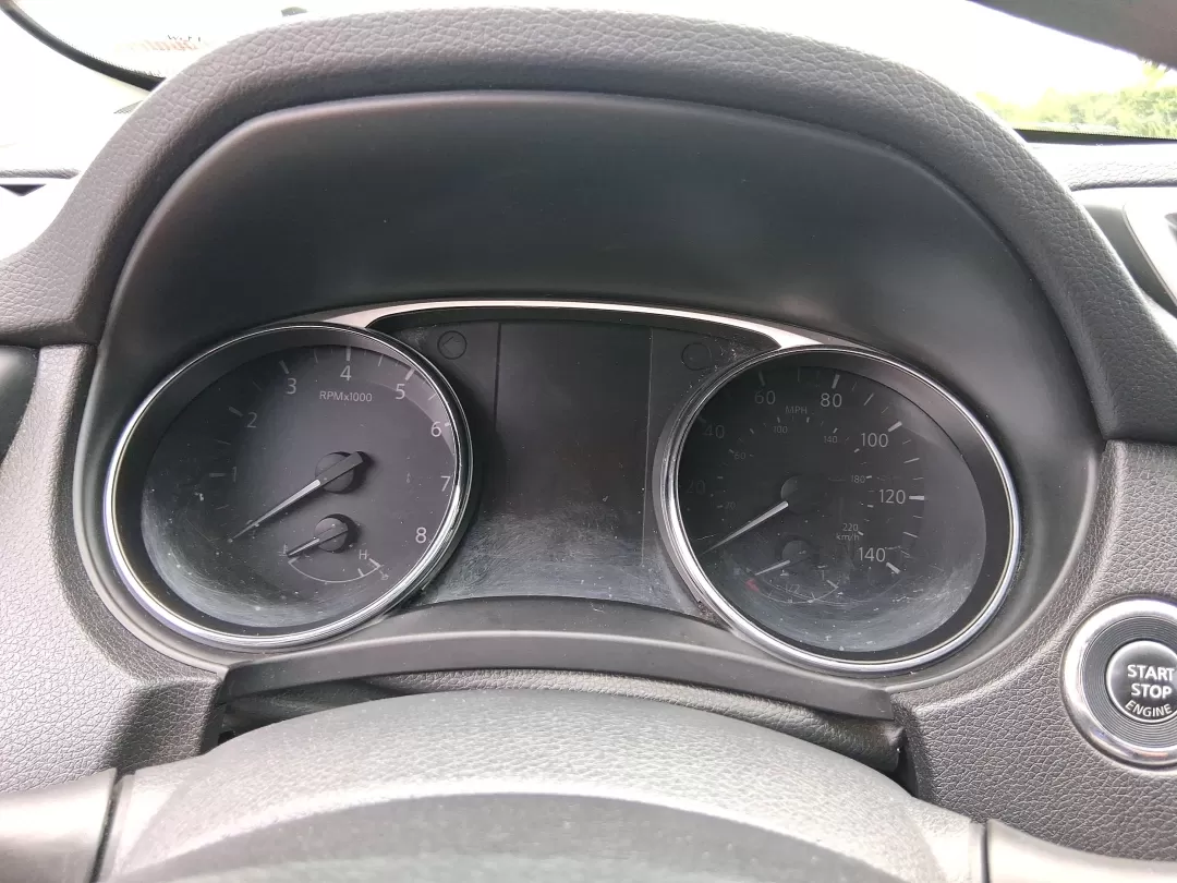 2015 Nissan Rogue SV (5N1AT2MV7FC) with an 2.5L I-4 DOHC engine, located at 1230 East Main St, Xenia, OH, 45385, (937) 908-9800, 39.688026, -83.910172 - Photo#15