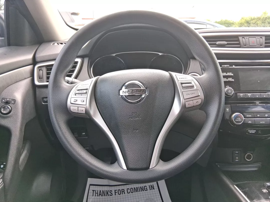 2015 Nissan Rogue SV (5N1AT2MV7FC) with an 2.5L I-4 DOHC engine, located at 1230 East Main St, Xenia, OH, 45385, (937) 908-9800, 39.688026, -83.910172 - Photo#16