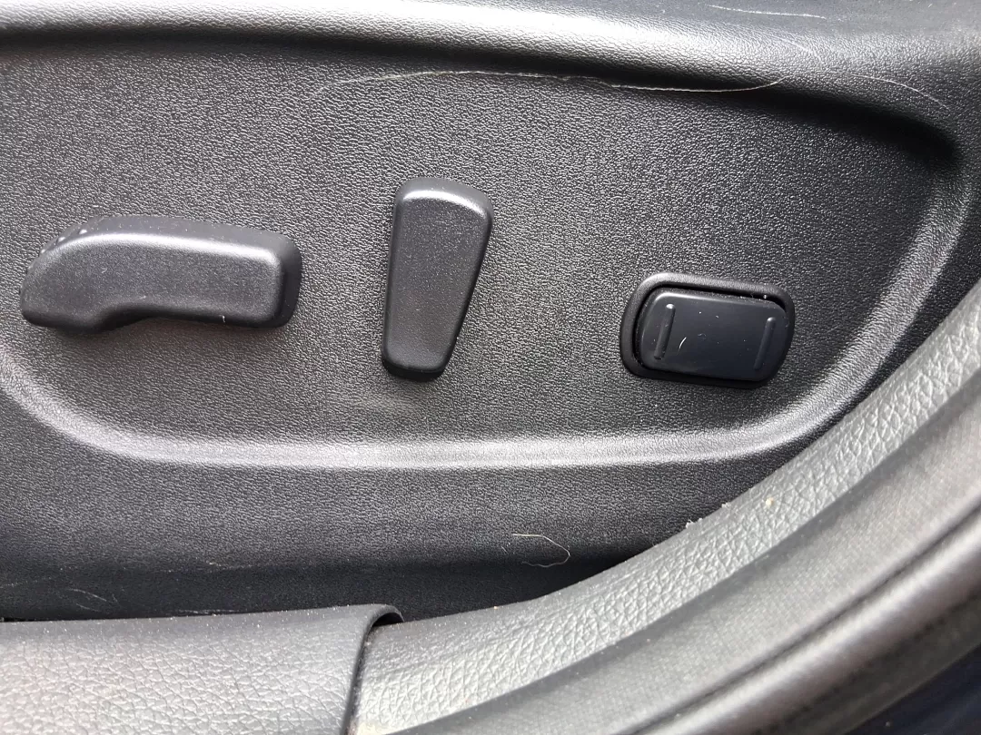 2015 Nissan Rogue SV (5N1AT2MV7FC) with an 2.5L I-4 DOHC engine, located at 1230 East Main St, Xenia, OH, 45385, (937) 908-9800, 39.688026, -83.910172 - Photo#17