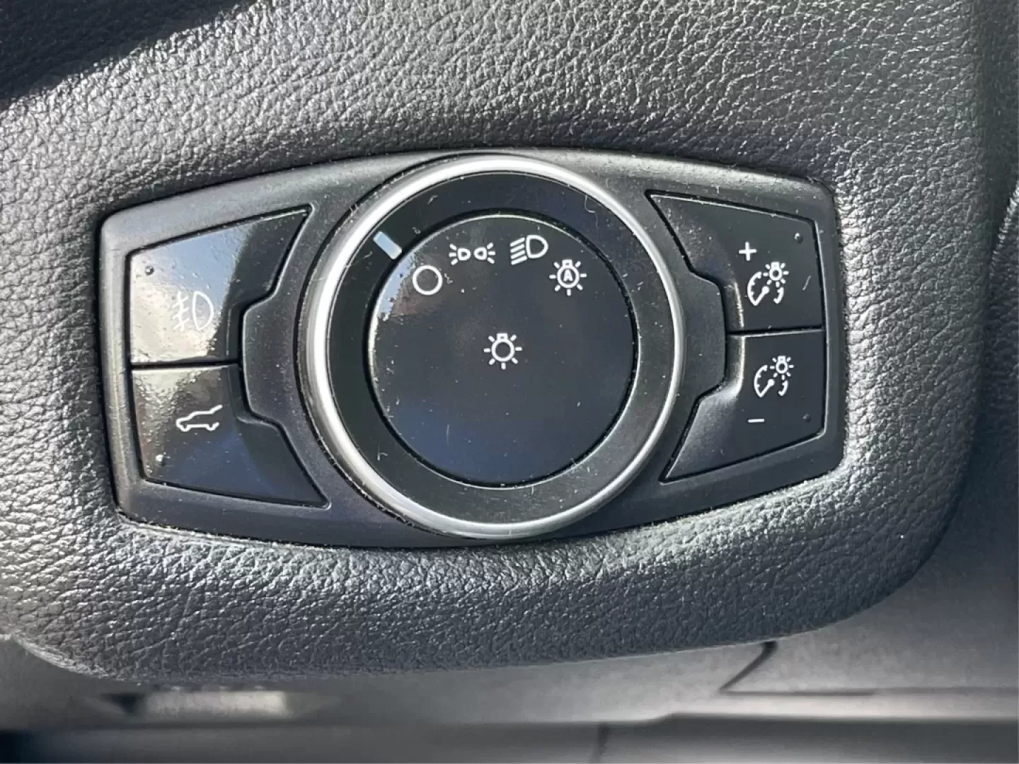 2019 Ford Escape SE (1FMCU9GD2KU) with an Other engine, located at 1951 S Dayton Lakeview Rd., New Carlisle, OH, 45344, (937) 908-9800, 39.890999, -84.050255 - **Discover Your Next Adventure with the 2019 Ford Escape SE at Advantage Car and Credit!**<br /> <br /> Are you ready to elevate your daily drives and weekend adventures? The 2019 Ford Escape SE is designed for those who crave versatility and comfort in their rides, making it an ideal choice for fam - Photo#16