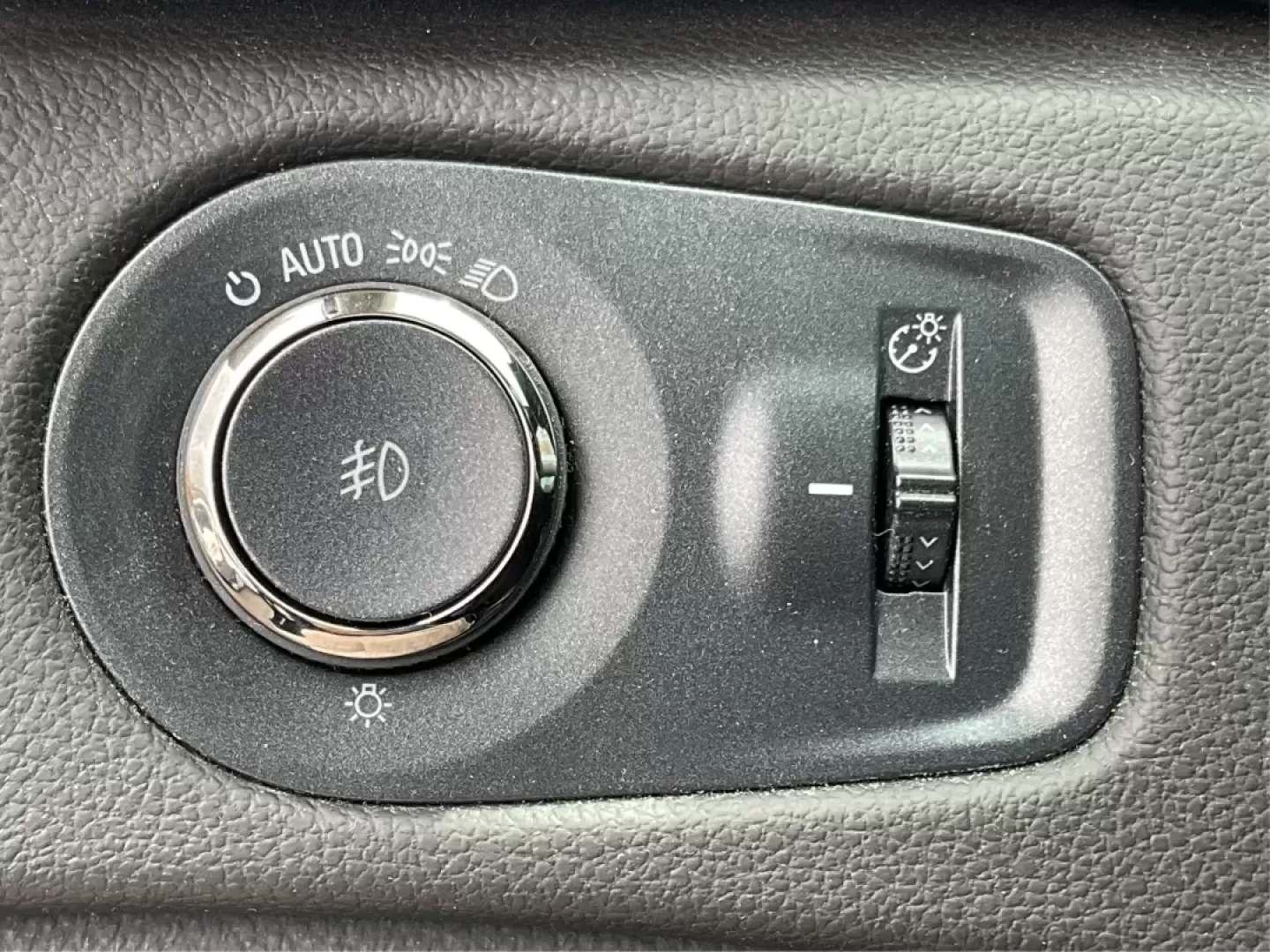 2013 Cadillac SRX Premium Collection (3GYFNJE34DS) with an 3.6L V-6 gasoline direct injection engine, located at 401 Woodman Dr, Riverside, OH, 45431, (937) 908-9800, 39.760899, -84.123421 - Photo#17