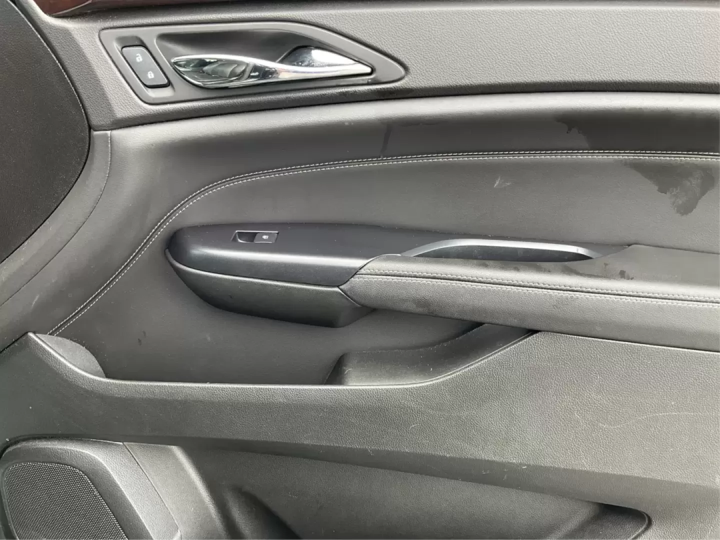 2013 Cadillac SRX Premium Collection (3GYFNJE34DS) with an 3.6L V-6 gasoline direct injection engine, located at 401 Woodman Dr, Riverside, OH, 45431, (937) 908-9800, 39.760899, -84.123421 - Photo#20