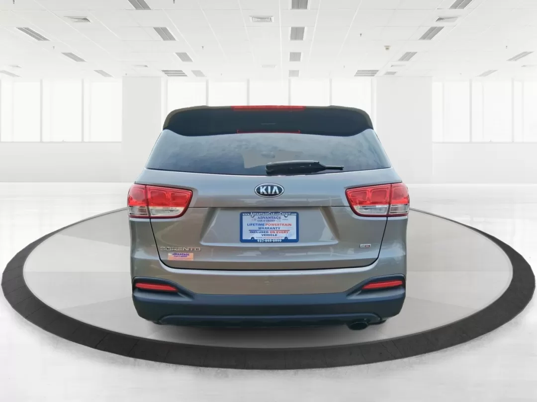 2017 Kia Sorento 2.4L L (5XYPG4A32HG) with an 2.4L I-4 gasoline direct injection engine, located at 1230 East Main St, Xenia, OH, 45385, (937) 908-9800, 39.688026, -83.910172 - Photo#3