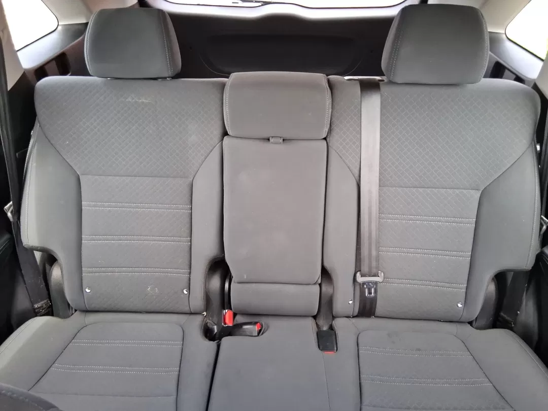 2017 Kia Sorento 2.4L L (5XYPG4A32HG) with an 2.4L I-4 gasoline direct injection engine, located at 1230 East Main St, Xenia, OH, 45385, (937) 908-9800, 39.688026, -83.910172 - Photo#14