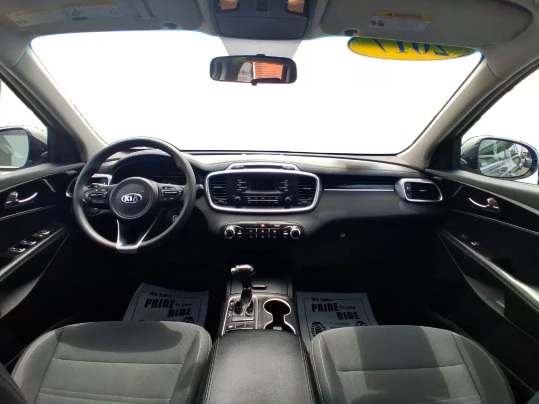 2017 Kia Sorento 2.4L L (5XYPG4A32HG) with an 2.4L I-4 gasoline direct injection engine, located at 1230 East Main St, Xenia, OH, 45385, (937) 908-9800, 39.688026, -83.910172 - Photo#19