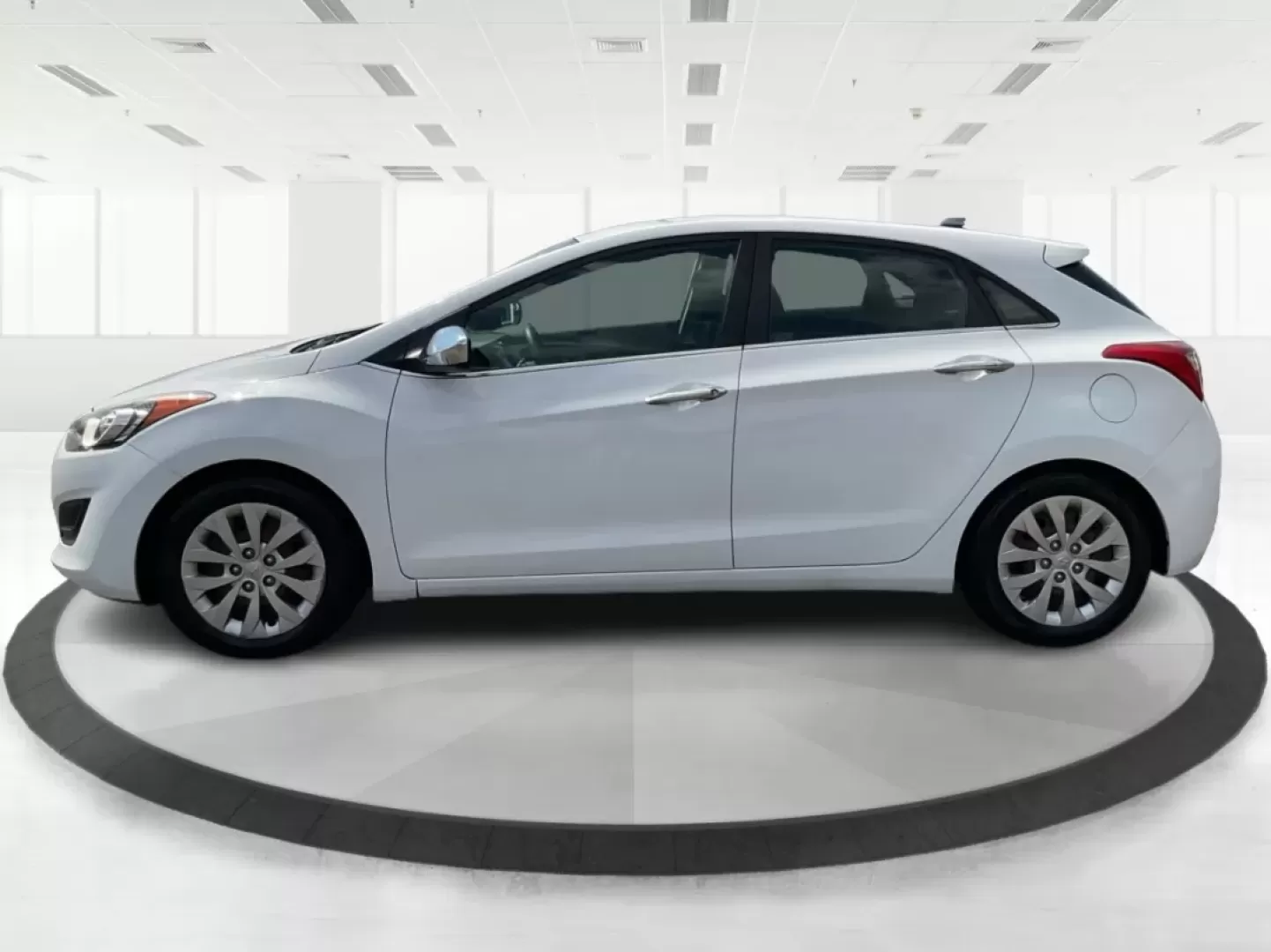 2017 Hyundai Elantra GT Base (KMHD35LH2HU) with an Other engine, located at 8750 N County Rd 25A, Piqua, OH, 45356, (937) 908-9800, 40.164391, -84.232513 - **Discover the Perfect Commuter or Family Vehicle at Advantage Car and Credit - Piqua**<br /> <br /> Are you searching for a reliable vehicle that caters to your daily commute or weekend family adventures? Look no further than this 2017 Hyundai Elantra GT, now available for purchase at Advantage Car - Photo#5