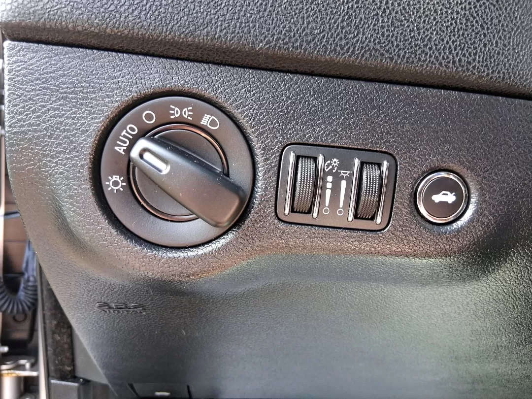 2014 Dodge Charger SE (2C3CDXBG0EH) with an 3.6L V-6 DOHC engine, located at 1951 S Dayton Lakeview Rd., New Carlisle, OH, 45344, (937) 908-9800, 39.890999, -84.050255 - Photo#17