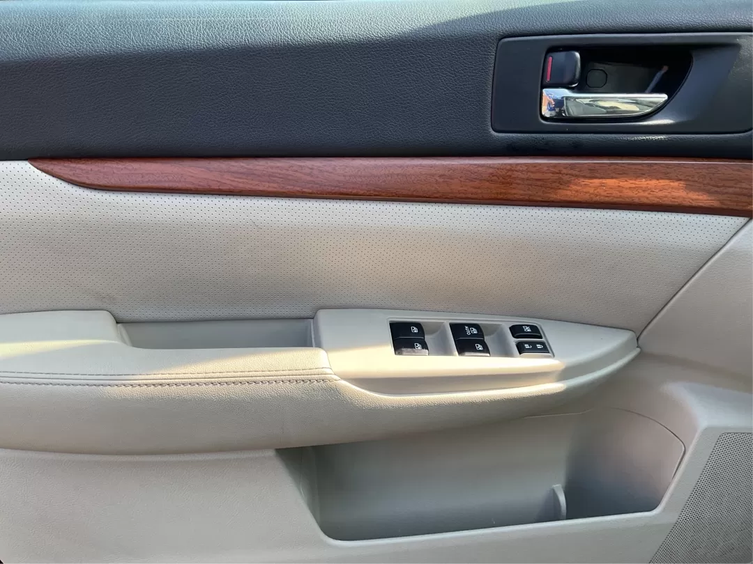 2013 Subaru Outback 2.5i Limited (4S4BRBKC0D3) with an 2.5L H-4 DOHC engine, located at 1230 East Main St, Xenia, OH, 45385, (937) 908-9800, 39.688026, -83.910172 - **Adventure Awaits with This 2013 Subaru Outback! Perfect for Weekend Getaways and Daily Commutes**<br /> <br /> Looking for a versatile vehicle that can handle everything from family road trips to daily commutes? Look no further than this 2013 Subaru Outback 2.5i Limited, now available at Advantage - Photo#17