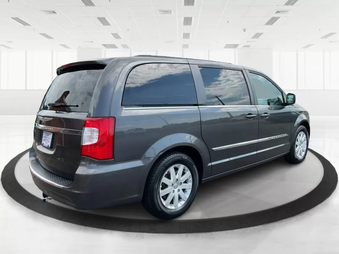 2016 Chrysler Town and Country Touring (2C4RC1BGXGR) with an Pentastar 3.6L V-6 DOHC engine, located at 1230 East Main St, Xenia, OH, 45385, (937) 908-9800, 39.688026, -83.910172 - **Discover Your Next Adventure with the 2016 Chrysler Town and Country Touring at Advantage Car and Credit Xenia!**<br /> <br /> If you're a growing family in Xenia, OH, seeking the perfect blend of comfort, space, and modern conveniences, look no further than the 2016 Chrysler Town and Country - Photo#2