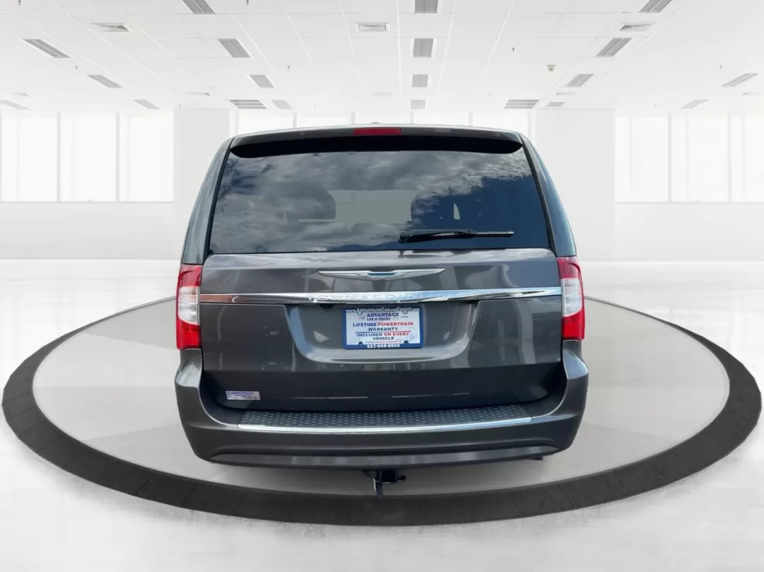 2016 Chrysler Town and Country Touring (2C4RC1BGXGR) with an Pentastar 3.6L V-6 DOHC engine, located at 1230 East Main St, Xenia, OH, 45385, (937) 908-9800, 39.688026, -83.910172 - **Discover Your Next Adventure with the 2016 Chrysler Town and Country Touring at Advantage Car and Credit Xenia!**<br /> <br /> If you're a growing family in Xenia, OH, seeking the perfect blend of comfort, space, and modern conveniences, look no further than the 2016 Chrysler Town and Country - Photo#3