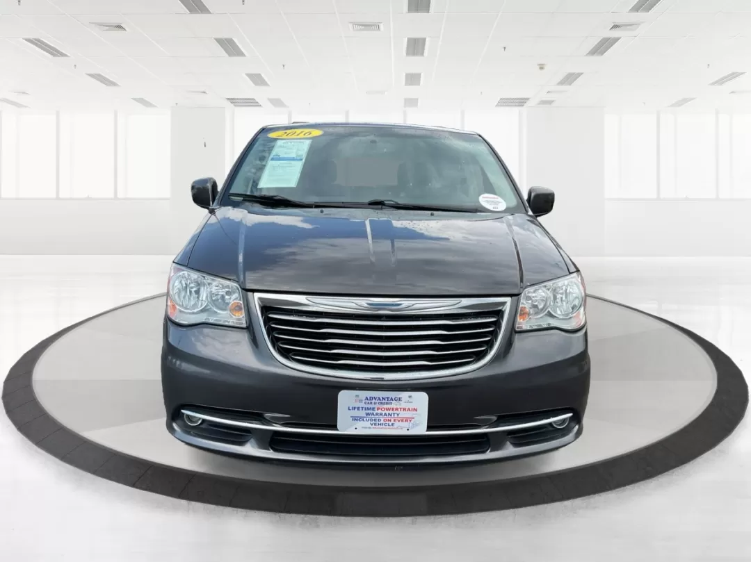 2016 Chrysler Town and Country Touring (2C4RC1BGXGR) with an Pentastar 3.6L V-6 DOHC engine, located at 1230 East Main St, Xenia, OH, 45385, (937) 908-9800, 39.688026, -83.910172 - **Discover Your Next Adventure with the 2016 Chrysler Town and Country Touring at Advantage Car and Credit Xenia!**<br /> <br /> If you're a growing family in Xenia, OH, seeking the perfect blend of comfort, space, and modern conveniences, look no further than the 2016 Chrysler Town and Country - Photo#7