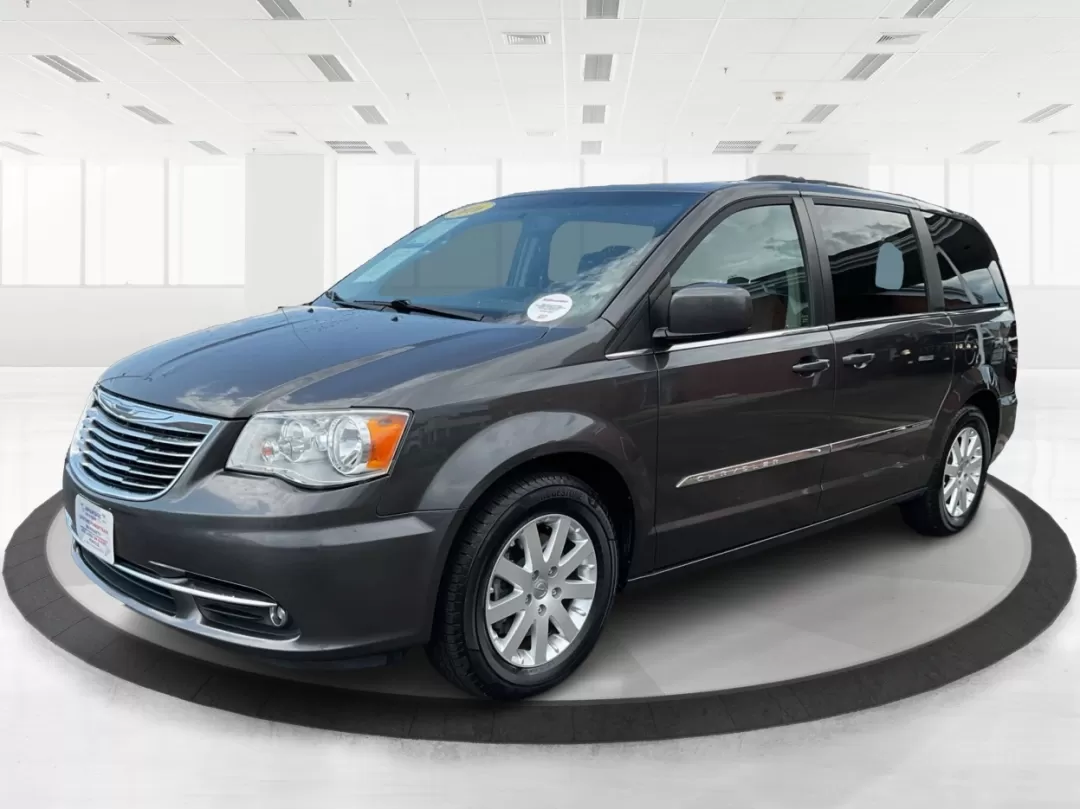2016 Chrysler Town and Country Touring (2C4RC1BGXGR) with an Pentastar 3.6L V-6 DOHC engine, located at 1230 East Main St, Xenia, OH, 45385, (937) 908-9800, 39.688026, -83.910172 - **Discover Your Next Adventure with the 2016 Chrysler Town and Country Touring at Advantage Car and Credit Xenia!**<br /> <br /> If you're a growing family in Xenia, OH, seeking the perfect blend of comfort, space, and modern conveniences, look no further than the 2016 Chrysler Town and Country - Photo#8