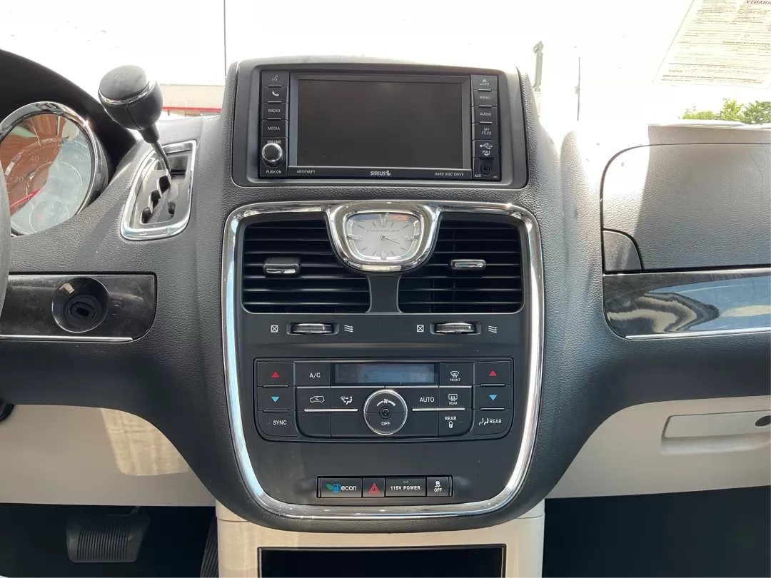 2016 Chrysler Town and Country Touring (2C4RC1BGXGR) with an Pentastar 3.6L V-6 DOHC engine, located at 1230 East Main St, Xenia, OH, 45385, (937) 908-9800, 39.688026, -83.910172 - **Discover Your Next Adventure with the 2016 Chrysler Town and Country Touring at Advantage Car and Credit Xenia!**<br /> <br /> If you're a growing family in Xenia, OH, seeking the perfect blend of comfort, space, and modern conveniences, look no further than the 2016 Chrysler Town and Country - Photo#13