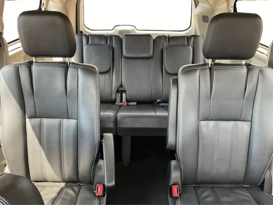 2016 Chrysler Town and Country Touring (2C4RC1BGXGR) with an Pentastar 3.6L V-6 DOHC engine, located at 1230 East Main St, Xenia, OH, 45385, (937) 908-9800, 39.688026, -83.910172 - **Discover Your Next Adventure with the 2016 Chrysler Town and Country Touring at Advantage Car and Credit Xenia!**<br /> <br /> If you're a growing family in Xenia, OH, seeking the perfect blend of comfort, space, and modern conveniences, look no further than the 2016 Chrysler Town and Country - Photo#14
