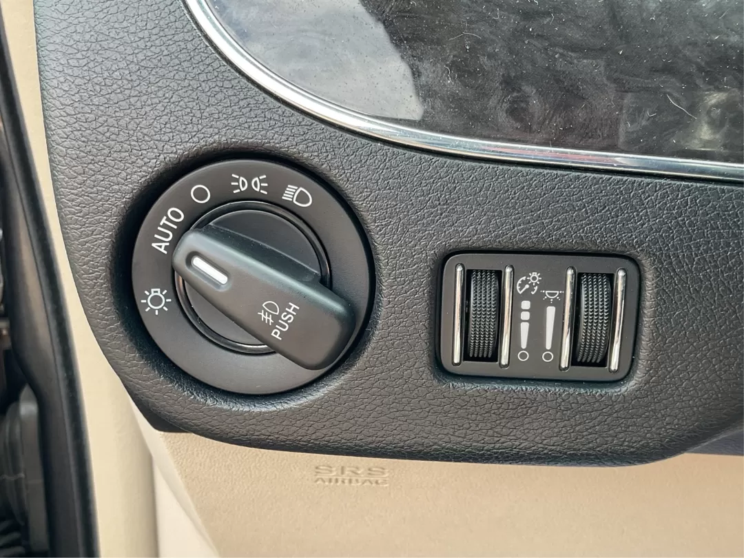 2016 Chrysler Town and Country Touring (2C4RC1BGXGR) with an Pentastar 3.6L V-6 DOHC engine, located at 1230 East Main St, Xenia, OH, 45385, (937) 908-9800, 39.688026, -83.910172 - **Discover Your Next Adventure with the 2016 Chrysler Town and Country Touring at Advantage Car and Credit Xenia!**<br /> <br /> If you're a growing family in Xenia, OH, seeking the perfect blend of comfort, space, and modern conveniences, look no further than the 2016 Chrysler Town and Country - Photo#17