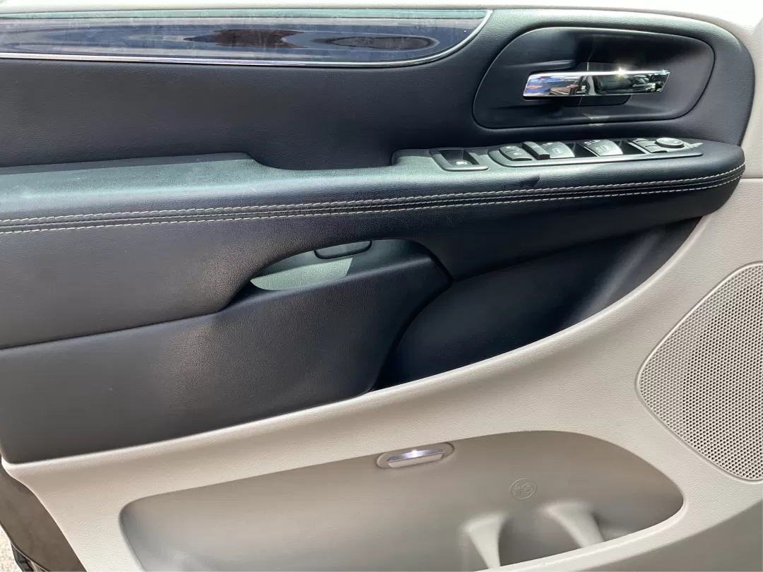 2016 Chrysler Town and Country Touring (2C4RC1BGXGR) with an Pentastar 3.6L V-6 DOHC engine, located at 1230 East Main St, Xenia, OH, 45385, (937) 908-9800, 39.688026, -83.910172 - **Discover Your Next Adventure with the 2016 Chrysler Town and Country Touring at Advantage Car and Credit Xenia!**<br /> <br /> If you're a growing family in Xenia, OH, seeking the perfect blend of comfort, space, and modern conveniences, look no further than the 2016 Chrysler Town and Country - Photo#19