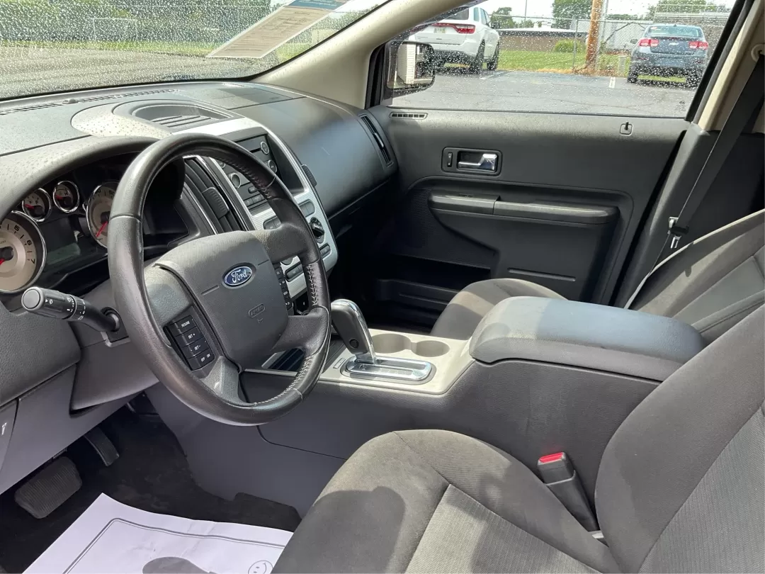 2010 Ford Edge SEL (2FMDK3JC4AB) with an Duratec 3.5L V-6 DOHC engine, located at 1230 East Main St, Xenia, OH, 45385, (937) 908-9800, 39.688026, -83.910172 - Photo#9